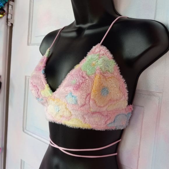 Soft & fuzzy retro floral rave gear crop top w/ criss cross back! Festival wear! - Picture 4 of 6